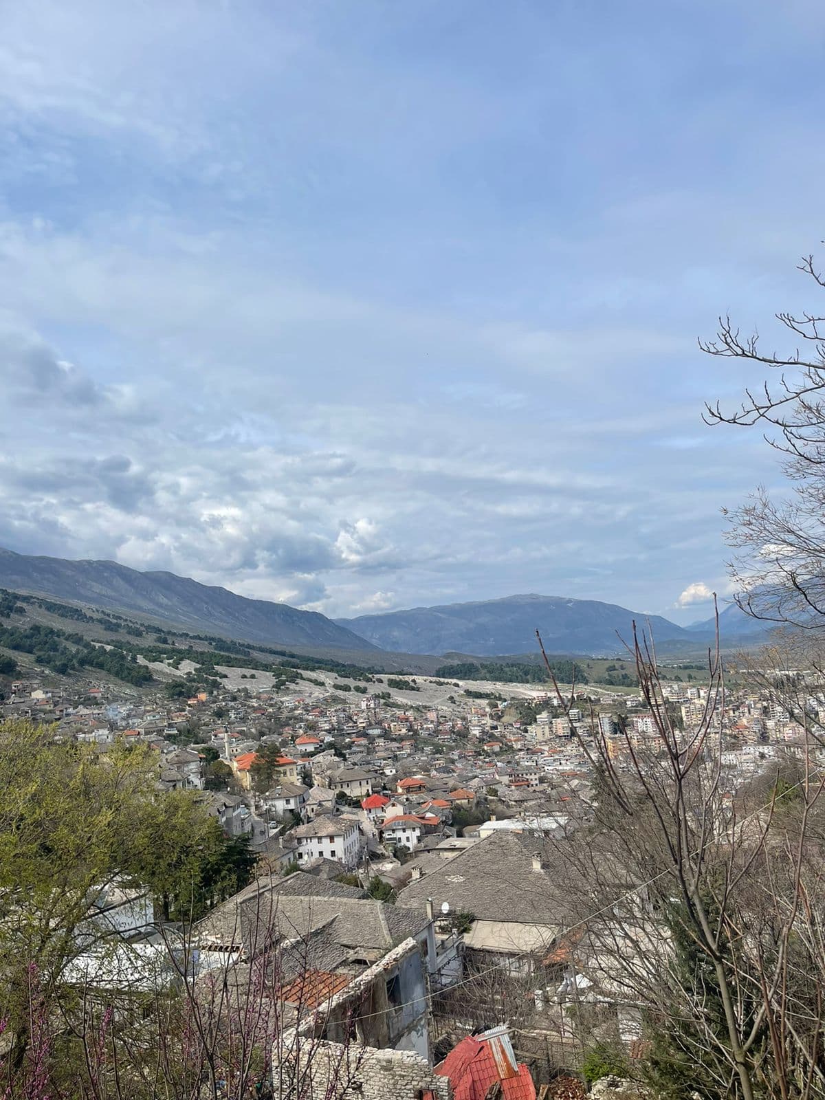 Steindächer von Gjirokastra in Albanien